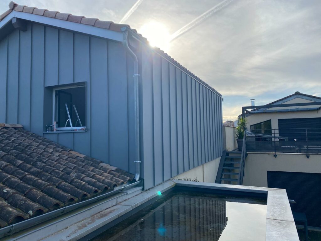 Bardage zinc sur extension – SASU BADI