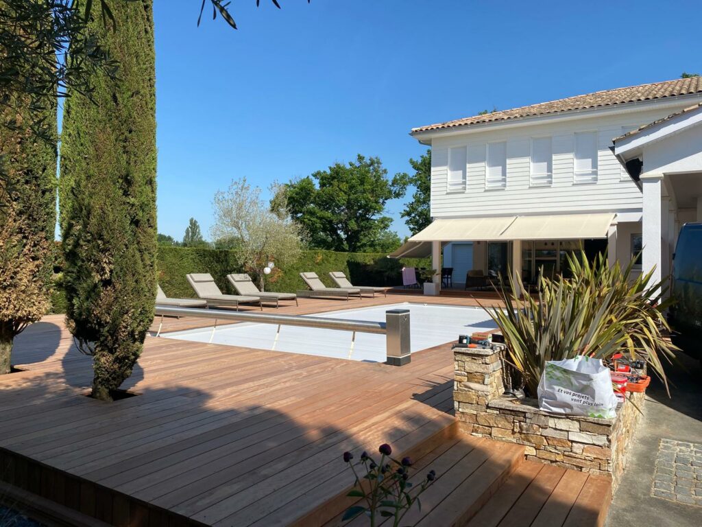Terrasse en bois, plage de piscine – SASU BADI